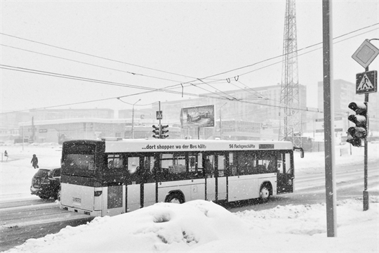 Bus mit Wintersportler